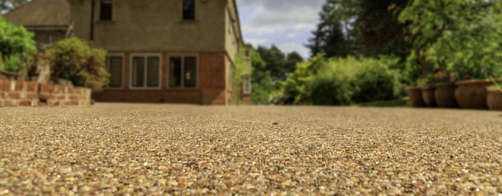 Picture of a commercial driveway. Resin Excellence's resin bound driveway.